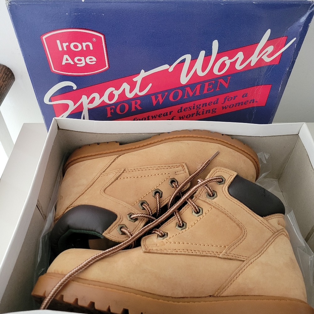 SAFETY BOOTS.  Iron Age Safety Boots. Size 5